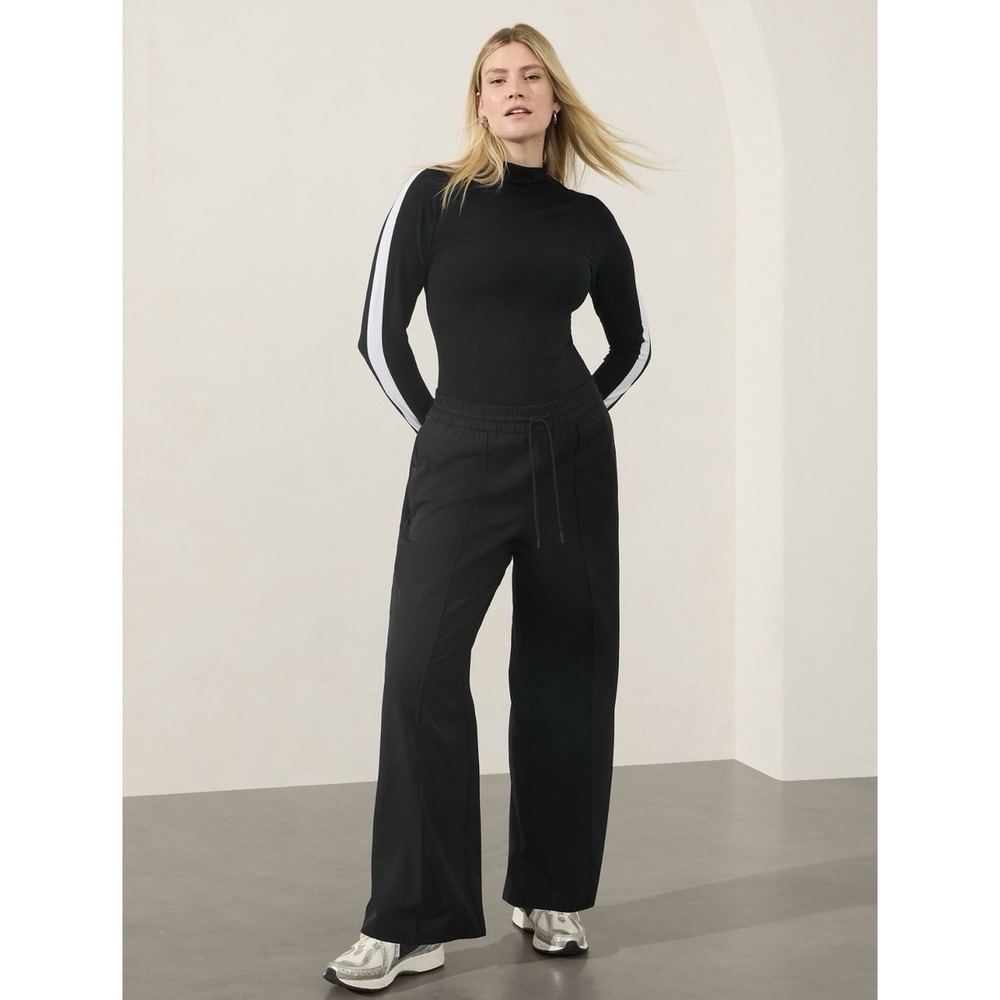 Athleta Endeavor High Rise Wide Leg Pant Black Women XS Active Performance $129